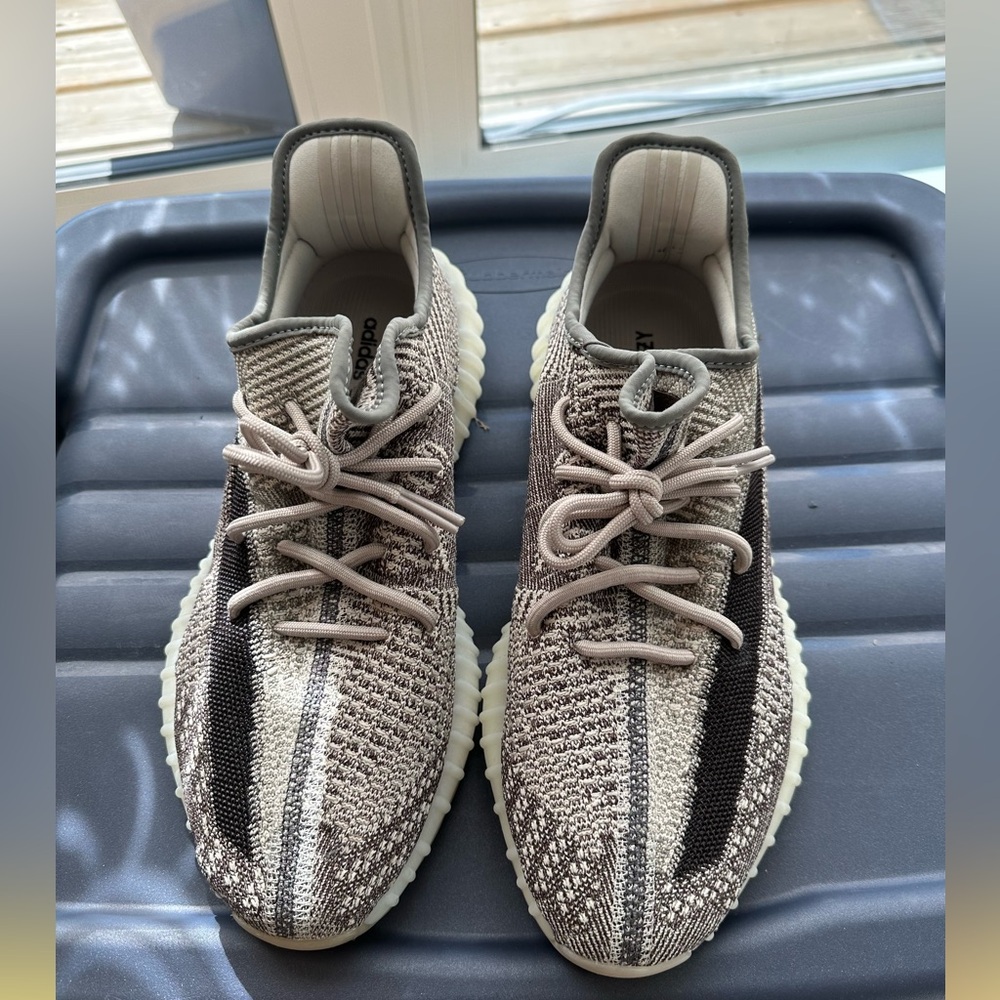 Yeezy 350 V2 Zyon